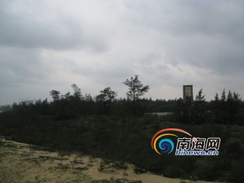 海南：一村支书100万贱卖渔民安置地 开宝马住豪宅（图）