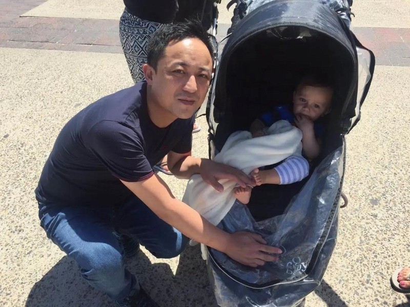 图:张洪涛及家人.jpg 图:张洪涛及家人.jpg