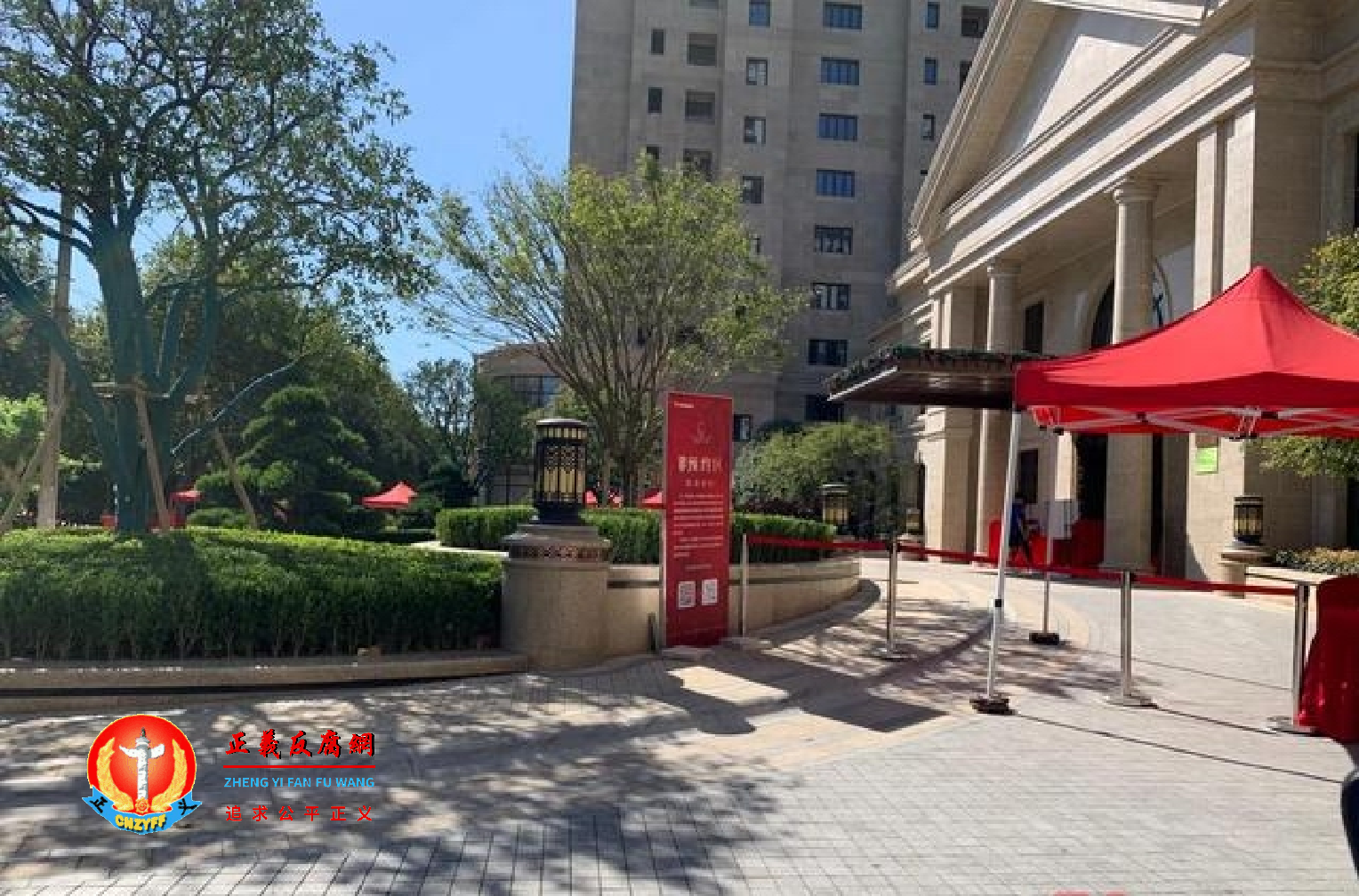 上海部分楼盘却高高挂起“免战牌”,劝退新客。.png 上海部分楼盘却高高挂起“免战牌”,劝退新客。.png