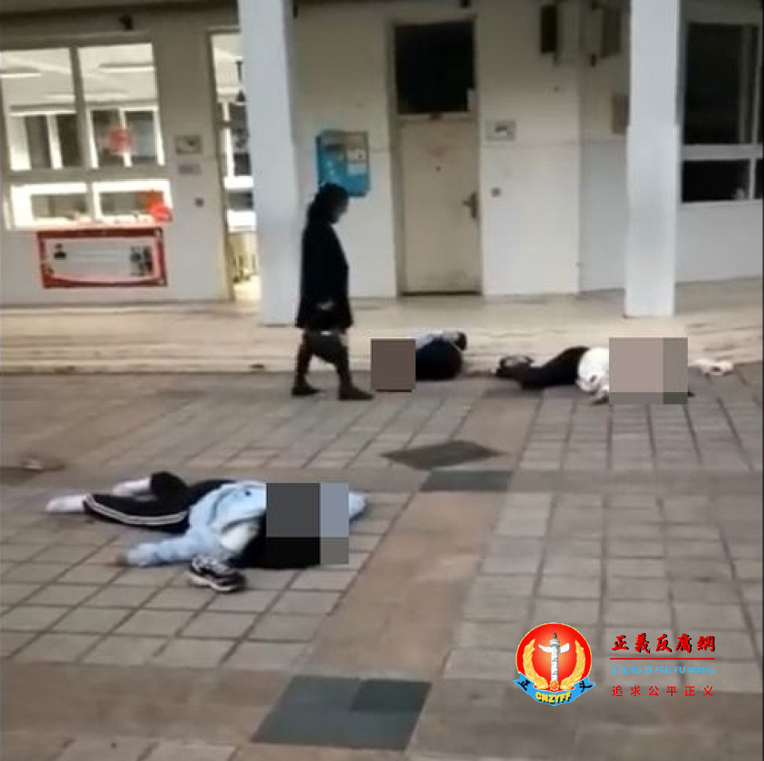 2021年11月15日,江苏省启东市汇龙镇实验小学D楼,3名学生坠楼现场..png 2021年11月15日,江苏省启东市汇龙镇实验小学D楼,3名学生坠楼现场..png