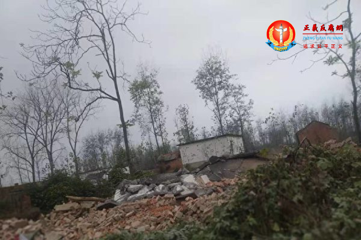 河南省信阳市陈棚乡易庙村的民宅遭到强拆,导致民众在寒冬中无家可归。.png 河南省信阳市陈棚乡易庙村的民宅遭到强拆,导致民众在寒冬中无家可归。.png