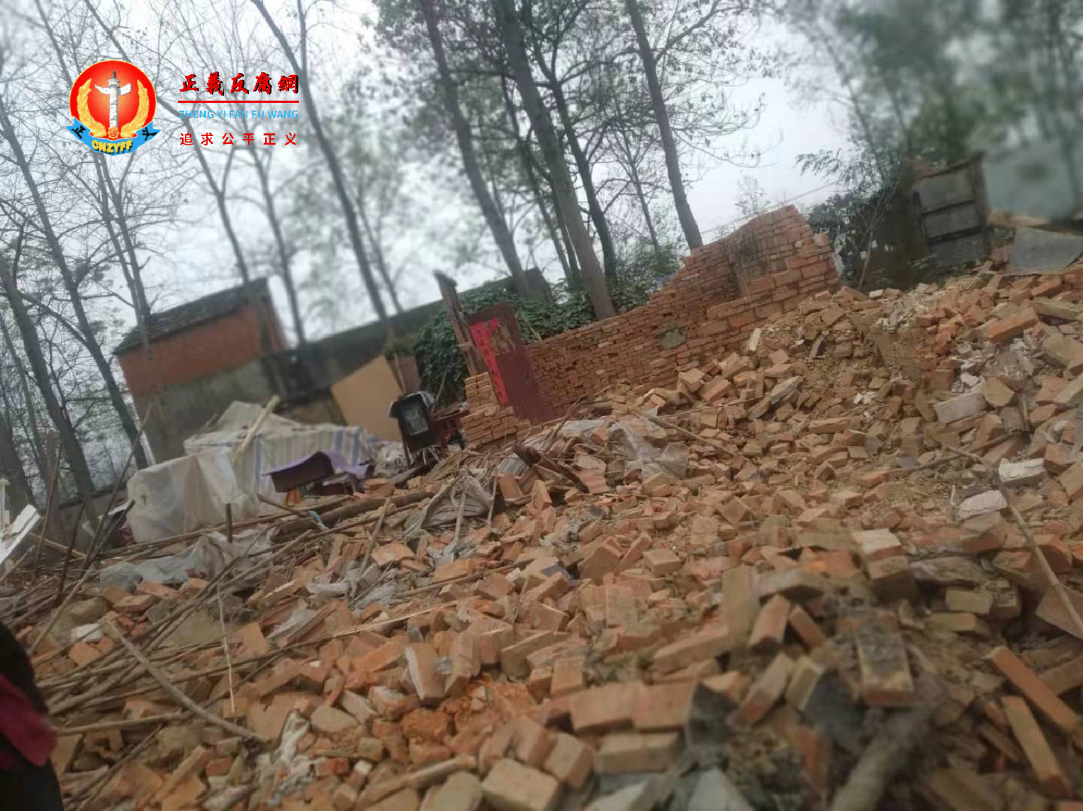 河南易庙村民宅遭到强拆。当地村干部强占土地,盖新楼出售,乱象丛生。.png 河南易庙村民宅遭到强拆。当地村干部强占土地,盖新楼出售,乱象丛生。.png