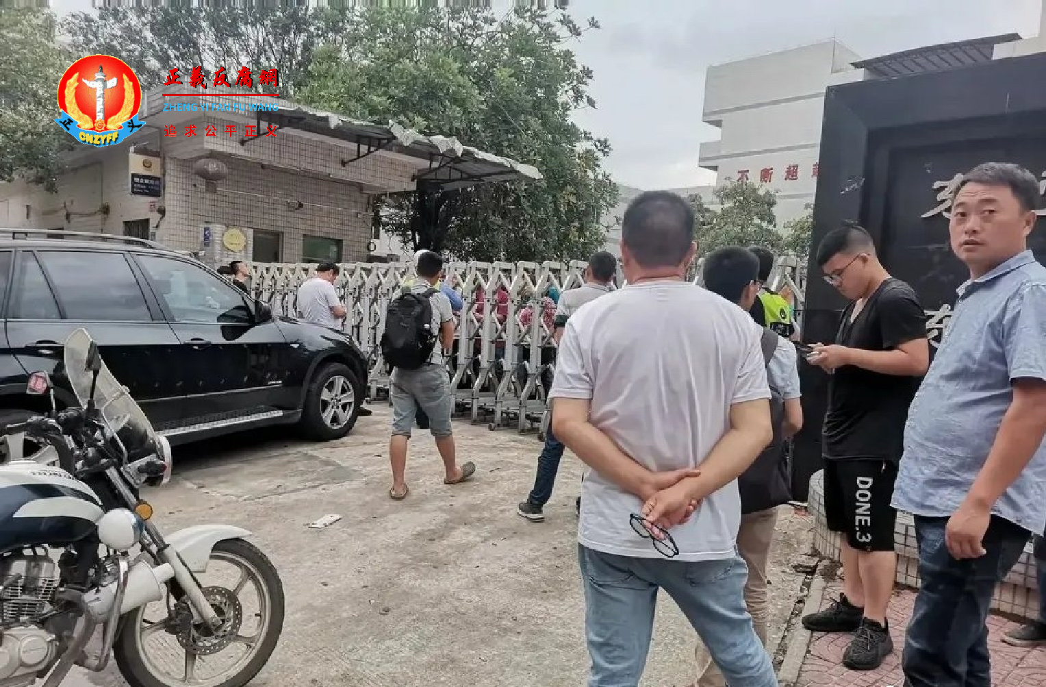 力安电源有限公司倒闭大批员工聚集在厂门口了解情况,当地公安也出动.png 力安电源有限公司倒闭大批员工聚集在厂门口了解情况,当地公安也出动.png