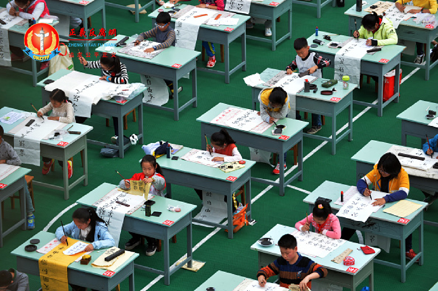 父母十分焦虑,急于聘请私人补习来帮助孩子适应竞争激烈的教育体系。有北京妈妈表示,官方此举导致她更不想多生孩子了。.png 父母十分焦虑,急于聘请私人补习来帮助孩子适应竞争激烈的教育体系。有北京妈妈表示,官方此举导致她更不想多生孩子了。.png