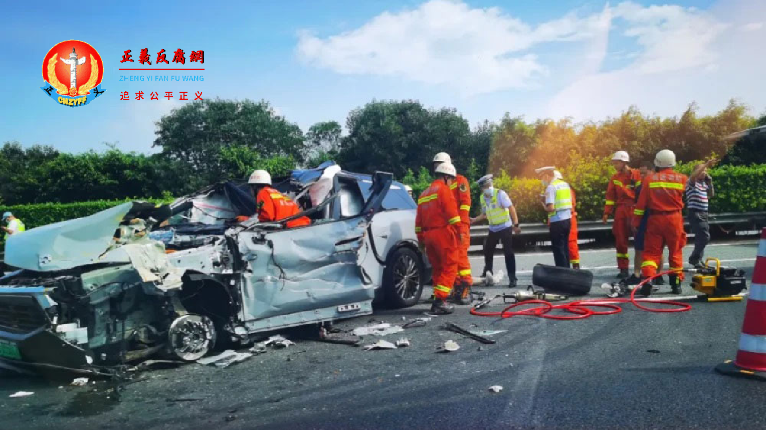 2021年8月12日下午 2 时,31岁企业家林文钦于沈海高速驾驶蔚来 ES8 电动旗舰 SUV不幸发生车祸离世。图为,事故现场。.png 2021年8月12日下午 2 时,31岁企业家林文钦于沈海高速驾驶蔚来 ES8 电动旗舰 SUV不幸发生车祸离世。图为,事故现场。.png