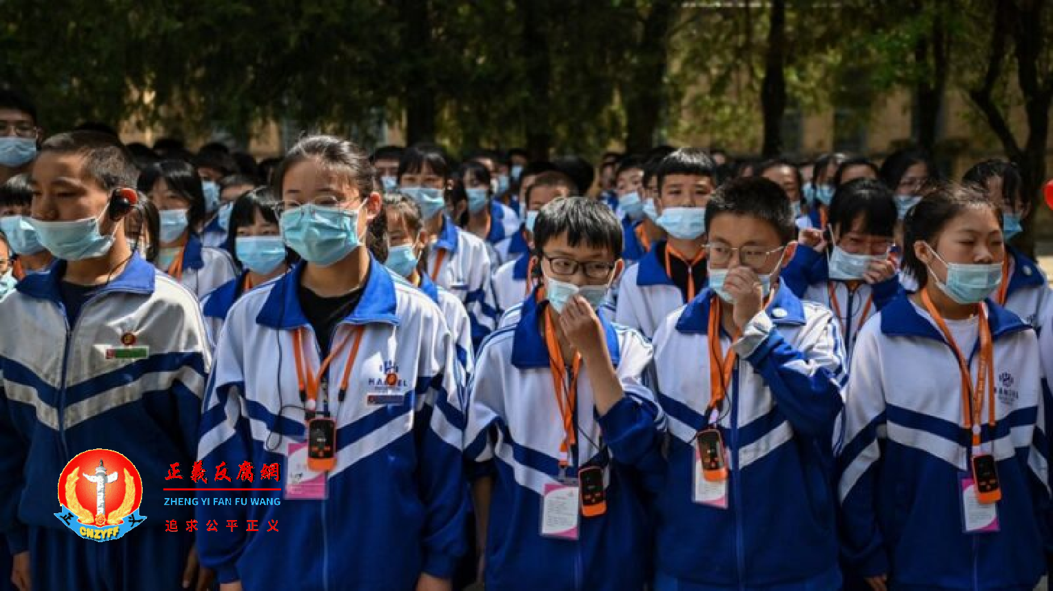 官方打击校外培训,迫使一些培训机构转入地下,使用暗语打广告招生。图为一群小学生。.png 官方打击校外培训,迫使一些培训机构转入地下,使用暗语打广告招生。图为一群小学生。.png