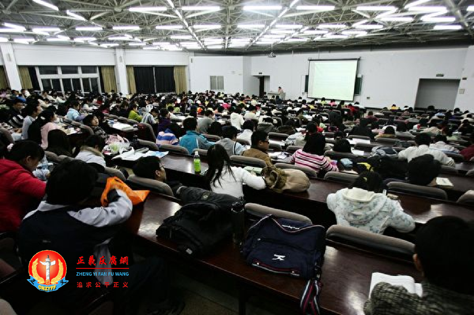 仅2019至2020年间,全国范围购买刷课服务的学生超过790万人,刷课数量超过7900万科次,5个刷课平台的各级代理超过10万人。图为中国一所大学的课堂。.png 仅2019至2020年间,全国范围购买刷课服务的学生超过790万人,刷课数量超过7900万科次,5个刷课平台的各级代理超过10万人。图为中国一所大学的课堂。.png