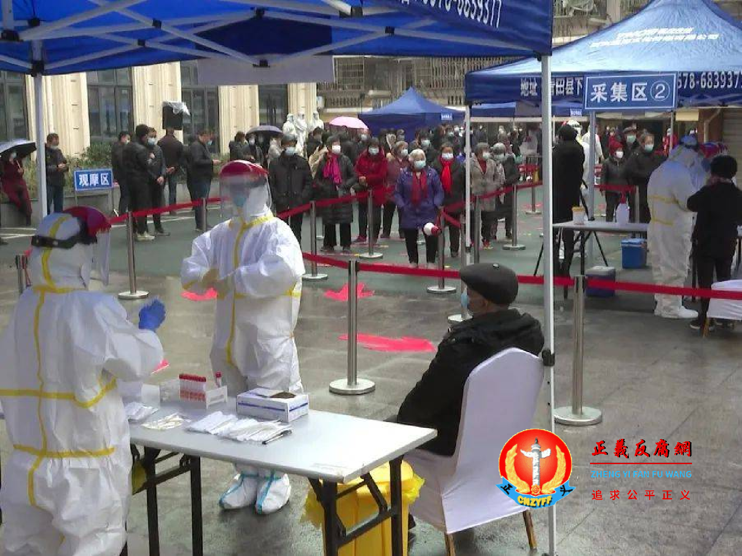 浙江青田县居民排队做核酸检测。.png 浙江青田县居民排队做核酸检测。.png