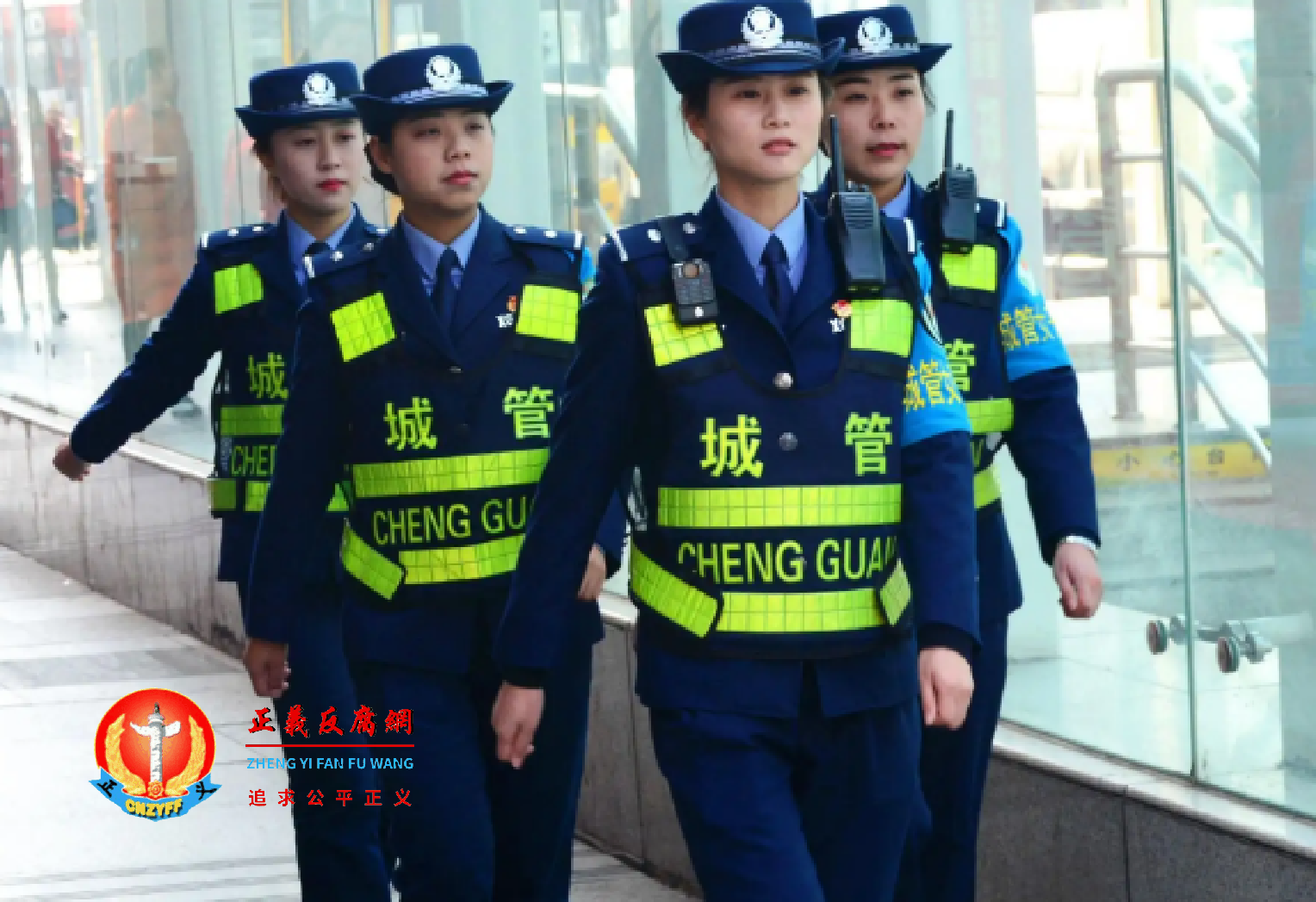 图为女子“城管队员”。示意图..png 图为女子“城管队员”。示意图..png