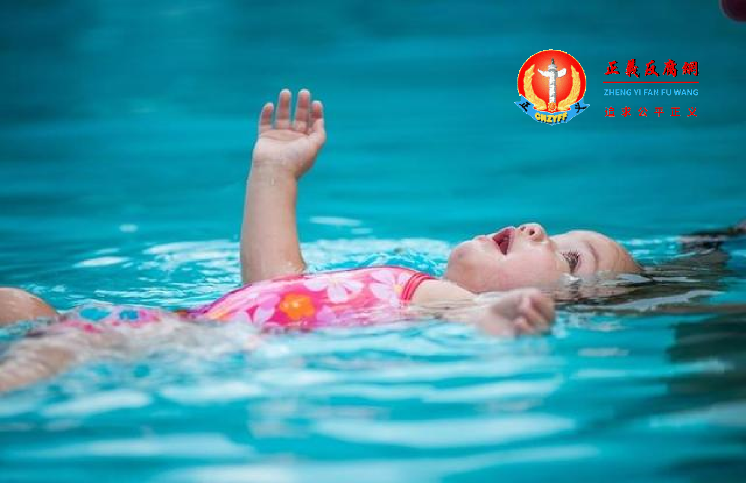 年轻母亲将1岁多的孩子扔到河水中.png 年轻母亲将1岁多的孩子扔到河水中.png