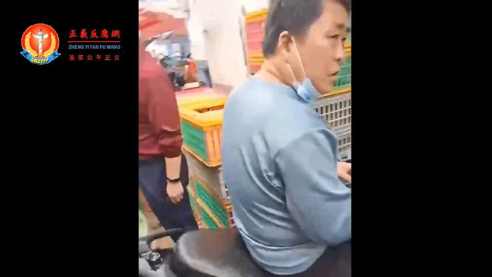 9月3日,江苏常州市政府雇用黑社会人员(骑摩托车戴口罩者)长期跟踪监视访民徐伟萍。.png 9月3日,江苏常州市政府雇用黑社会人员(骑摩托车戴口罩者)长期跟踪监视访民徐伟萍。.png