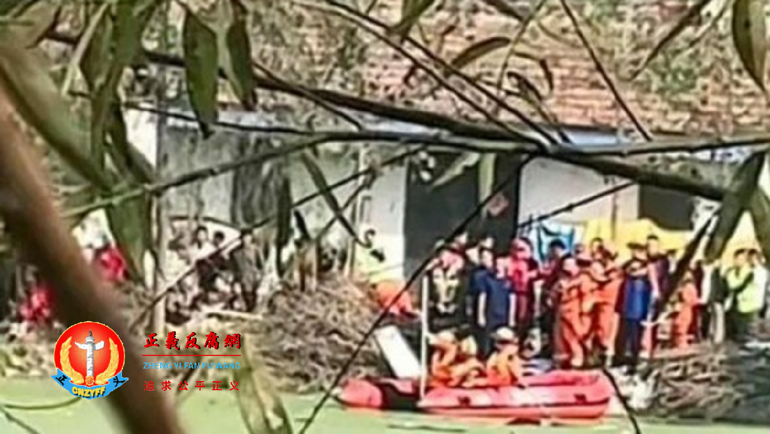 2023年10月26日,河南商丘一名11岁女孩投河身亡,当地村民爆料,女孩小小年纪就辍学在家干活,长年遭到继母虐待。.png 2023年10月26日,河南商丘一名11岁女孩投河身亡,当地村民爆料,女孩小小年纪就辍学在家干活,长年遭到继母虐待。.png