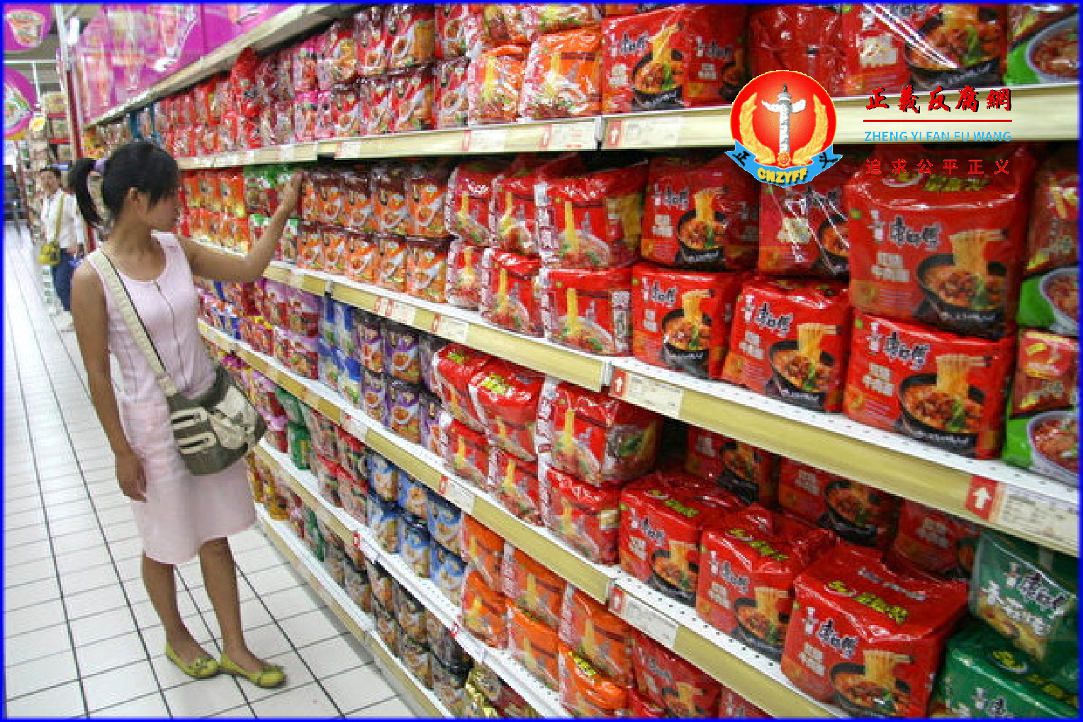 在2013年后,方便面市场开始整体走下坡。康师傅也深受影响,不仅营收利润下降,市值也几近腰折。图为示意图。.png 在2013年后,方便面市场开始整体走下坡。康师傅也深受影响,不仅营收利润下降,市值也几近腰折。图为示意图。.png