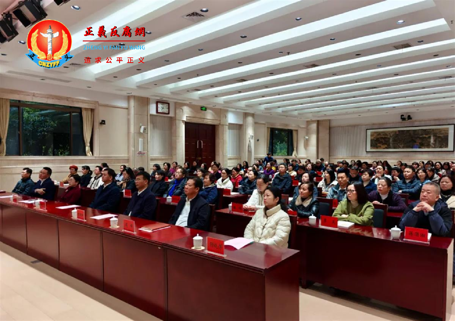 3月29日，湖南株洲市举办“好家风·好传承”主题活动现场，株洲市直机关各单位等120多名一把手的配偶被安排集体观看专题警示教育片。.png