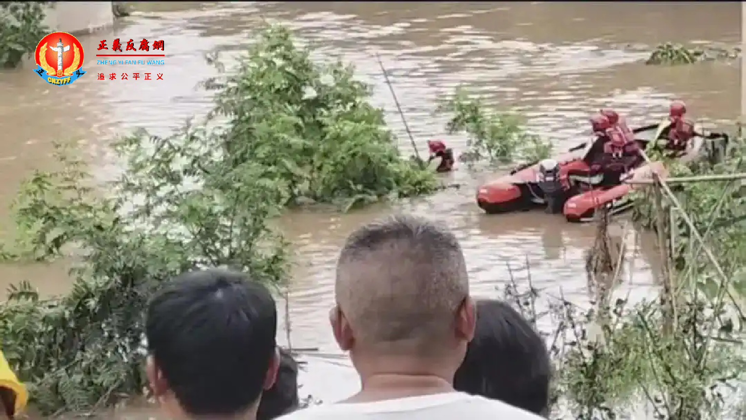 正在搜救的救援队.png 正在搜救的救援队.png